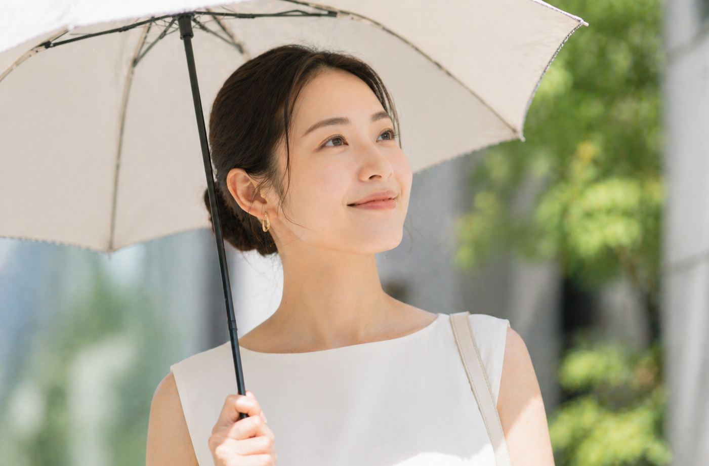 日傘を差す女性